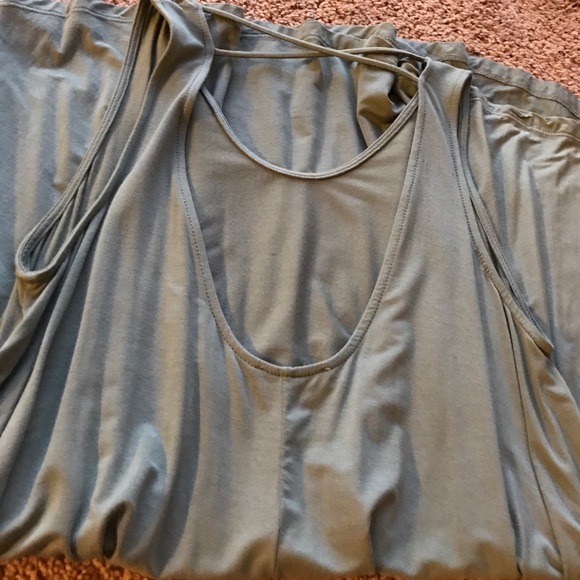 Open back flowy dress - Picture 2 of 2